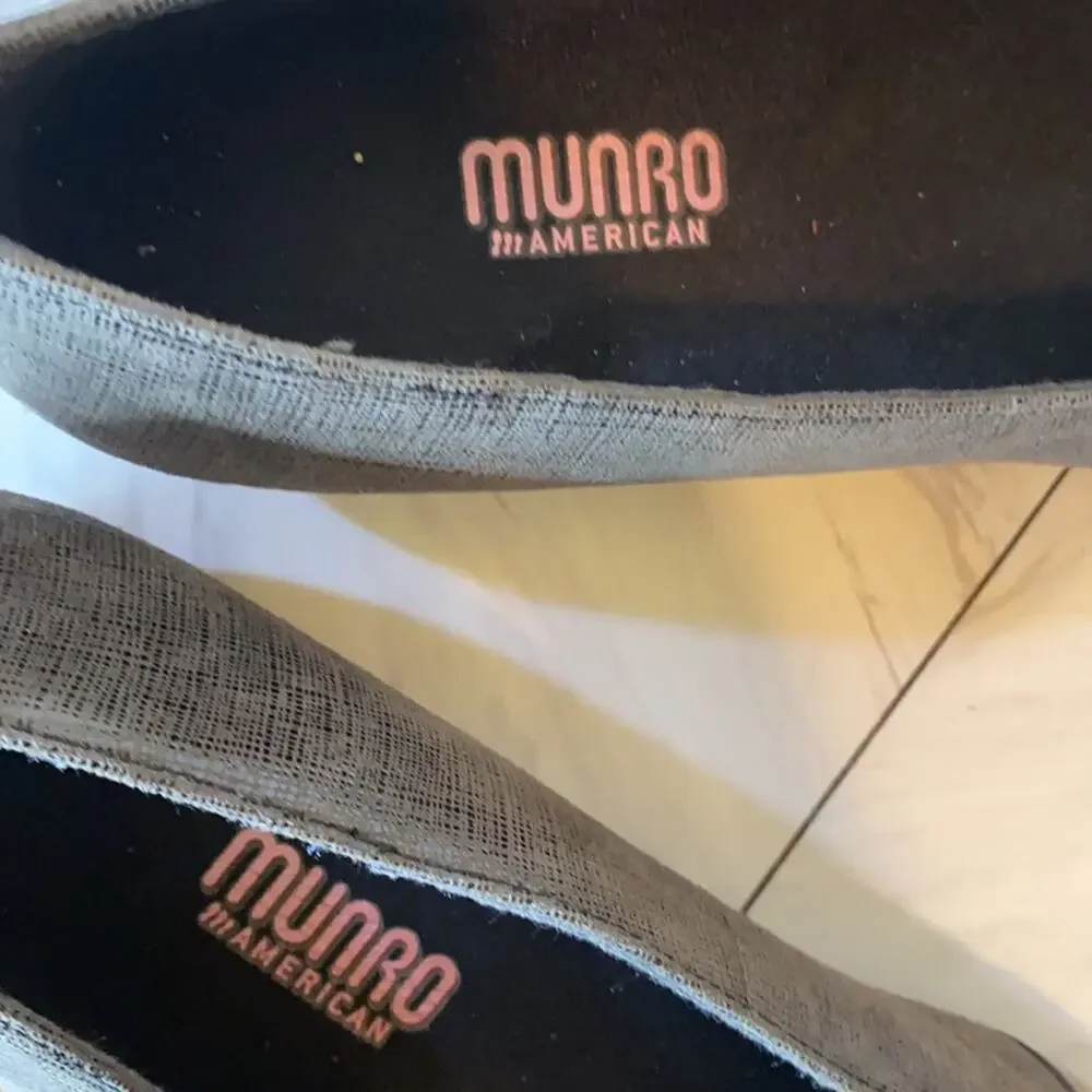 Munro Silver Buckle Flats 7.5 Like New